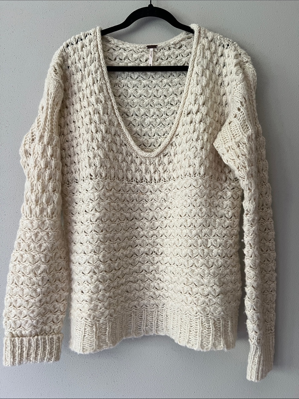 FREE PEOPLE Cream Chunky V-Neck Sweater